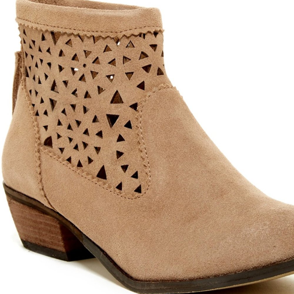 NEW MINNETONKA CUT OUT ANKLE BOOTIES BOOTS WOMENS